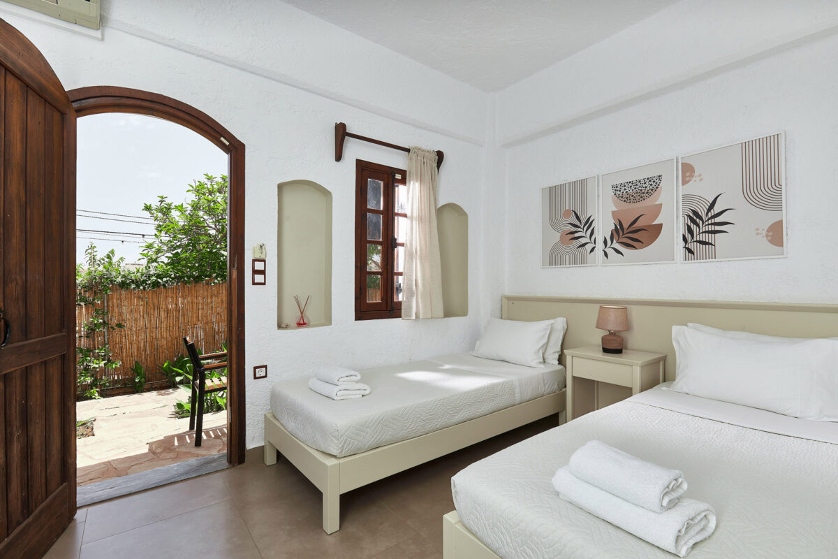 Mila Malia Studios Standard Triple Twin Studio II LXIX Mila Malia Studios Standard Triple Twin Studio II LXIX