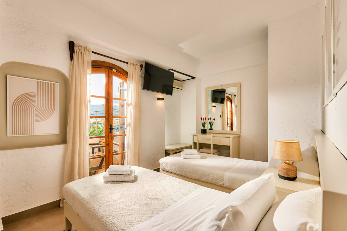 Mila Malia Studios Standard Triple Twin Studio III III Mila Malia Studios Standard Triple Twin Studio III III