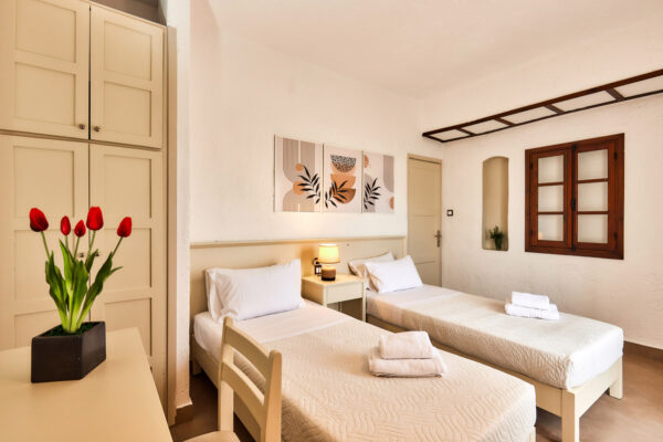 Mila Malia Studios Standard Triple Twin Studio III LXXVI