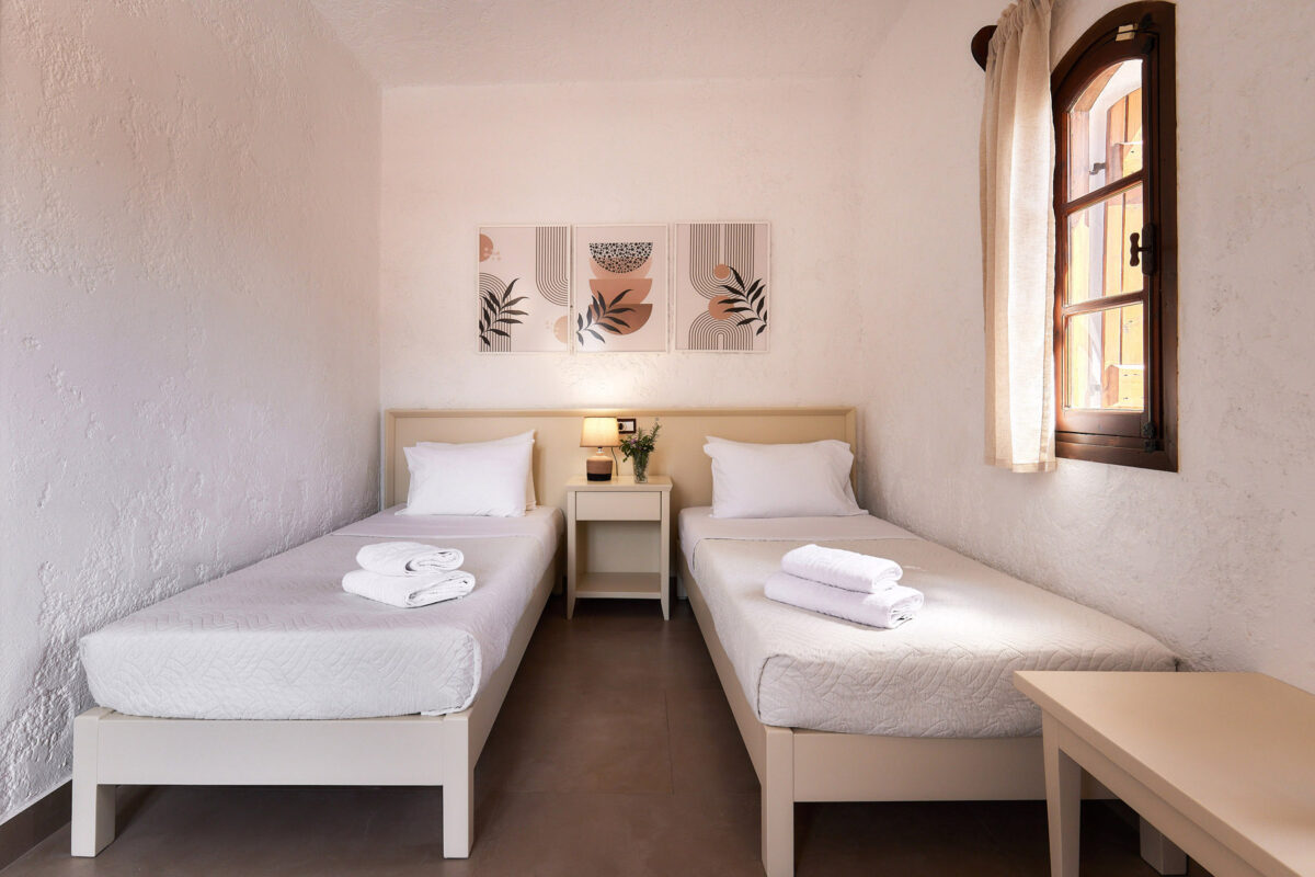 Mila Malia Studios Standard Triple Twin Studio III LXXXIII Mila Malia Studios Standard Triple Twin Studio III LXXXIII