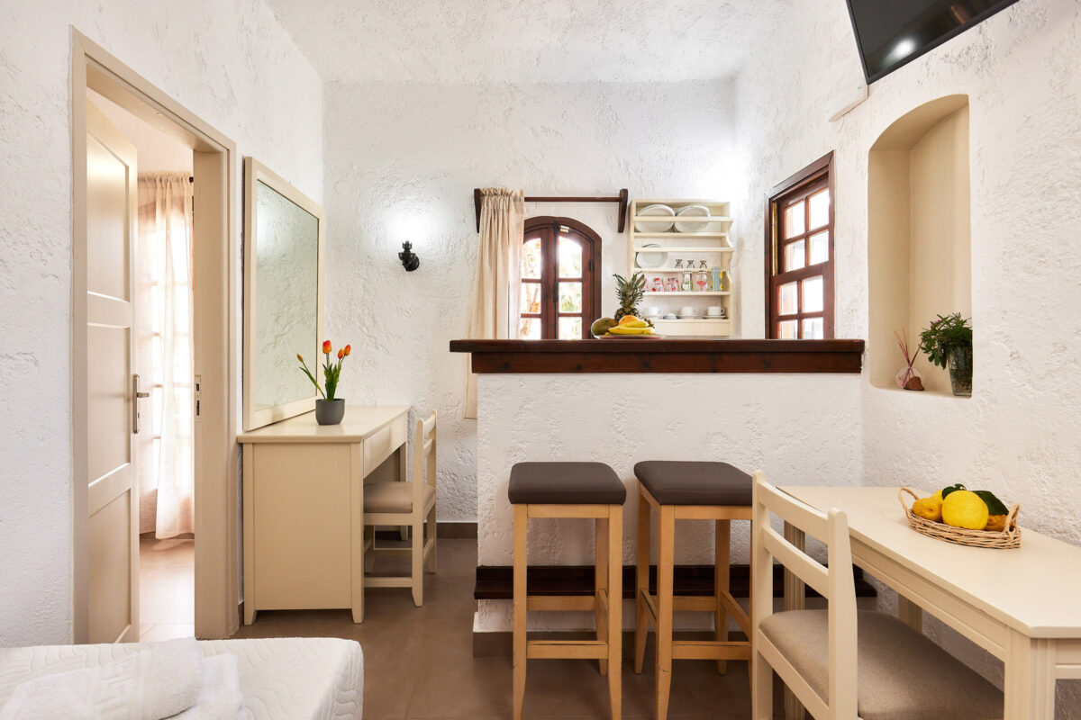 Mila Malia Studios Standard Triple Twin Studio III V Mila Malia Studios Standard Triple Twin Studio III V