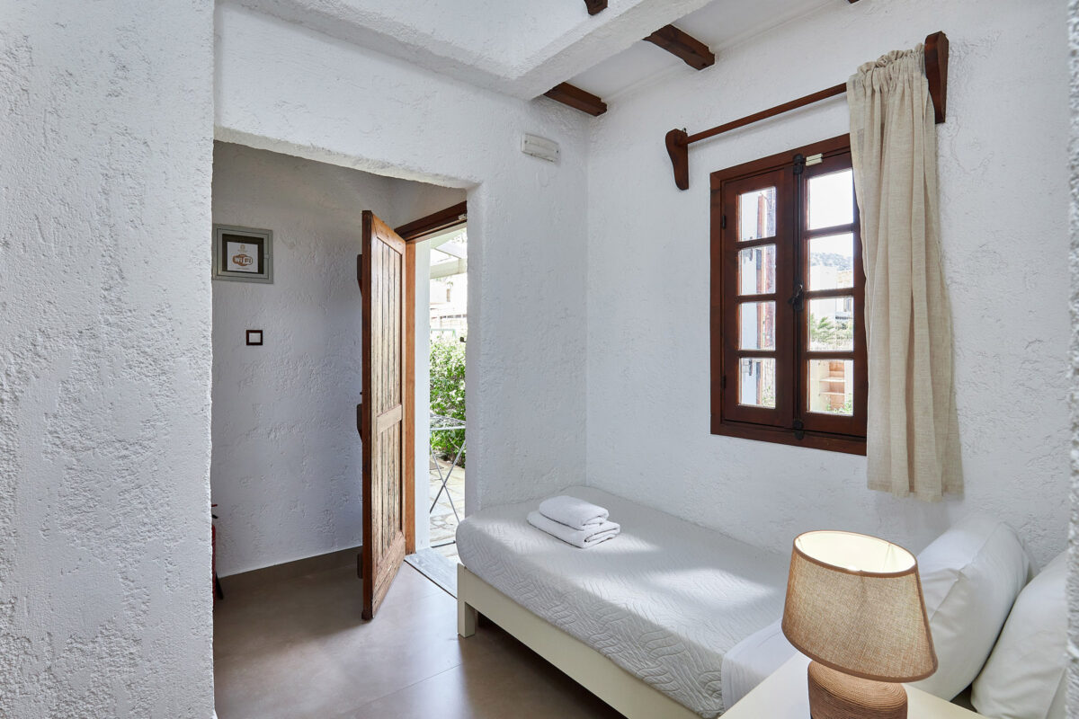 Mila Malia Studios Standard Triple Twin Studio XCIII Mila Malia Studios Standard Triple Twin Studio XCIII