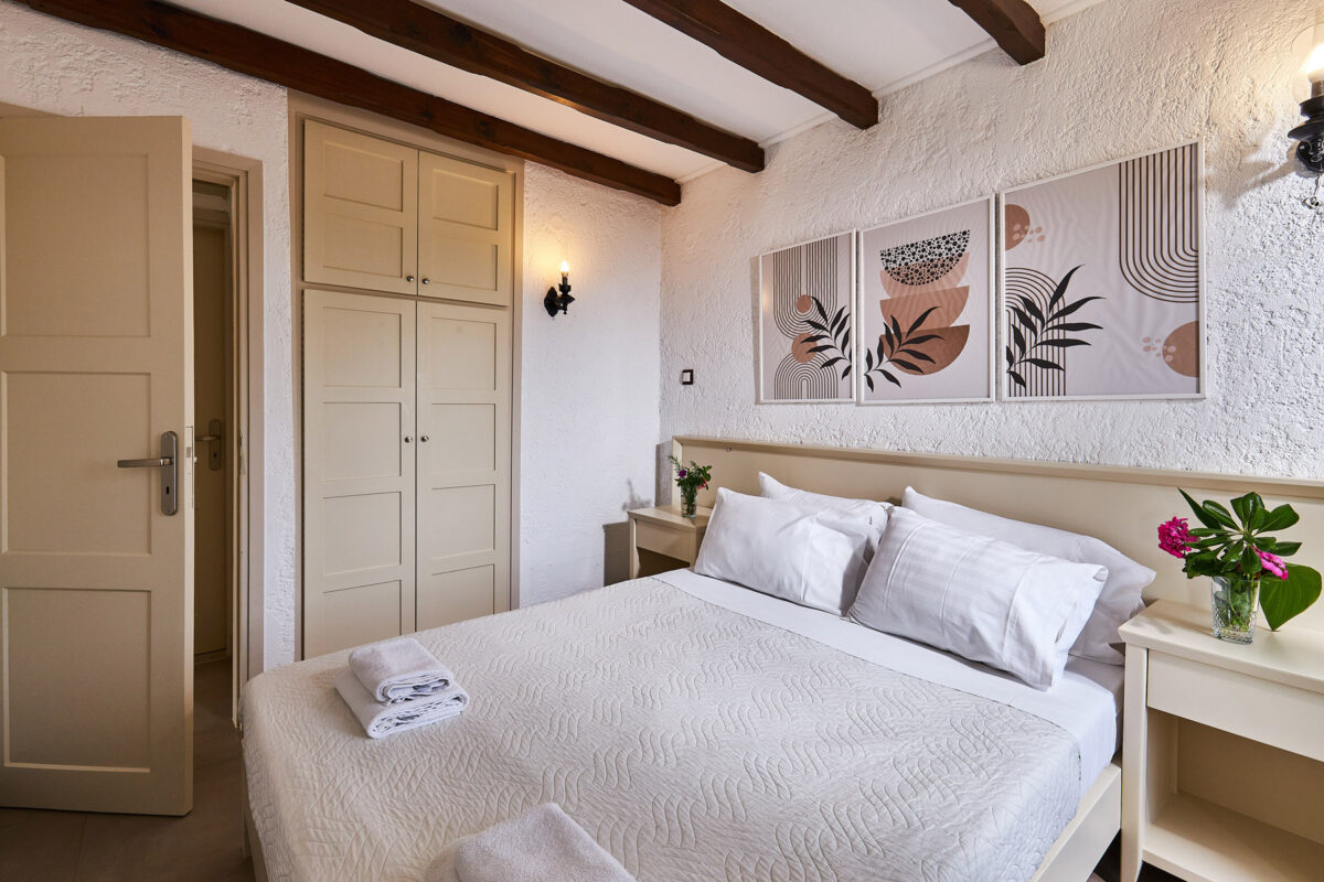 Mila Malia Studios Superior Quadruple Studio XCVI Mila Malia Studios Superior Quadruple Studio XCVI