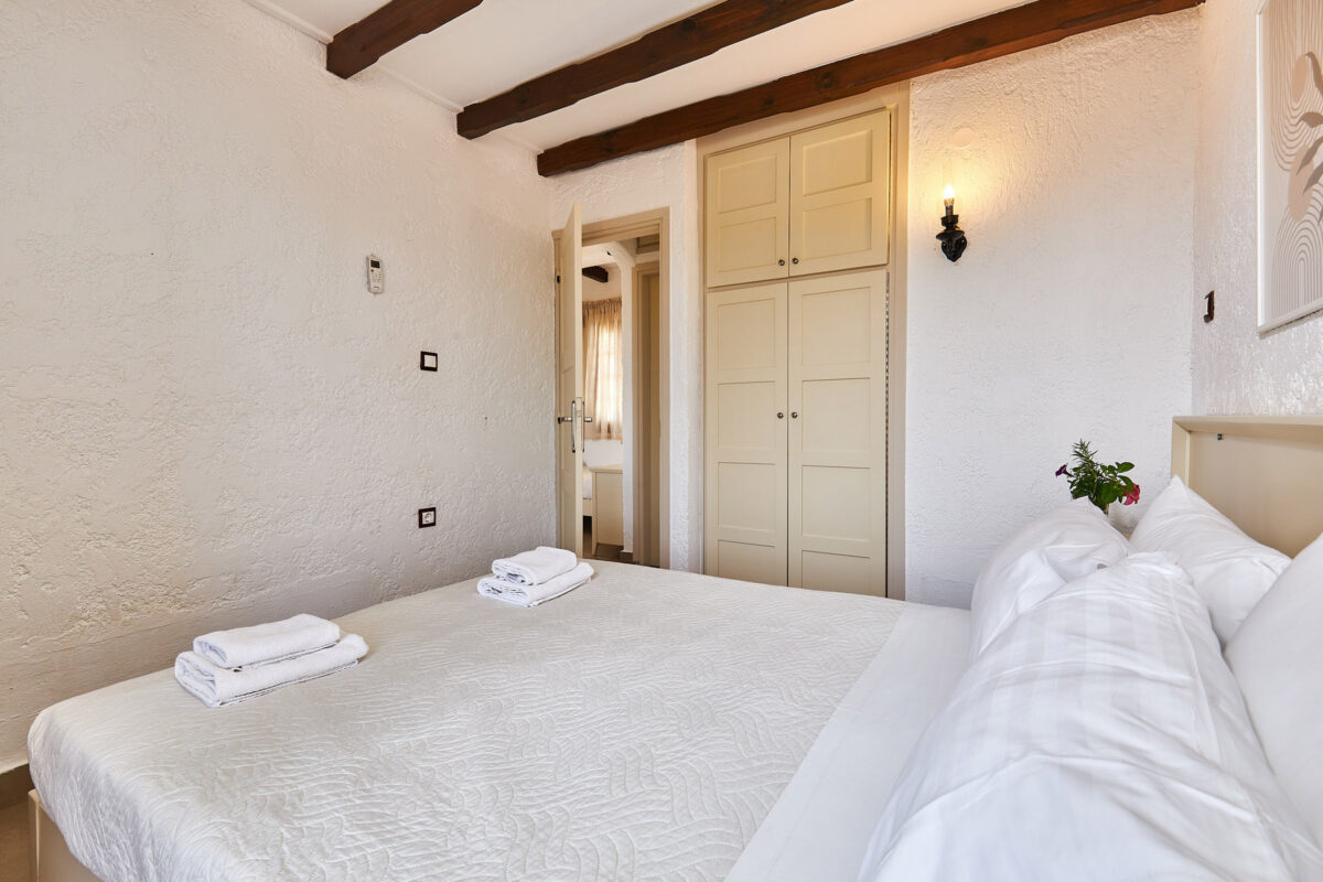 Mila Malia Studios Superior Quadruple Studio XCVII Mila Malia Studios Superior Quadruple Studio XCVII